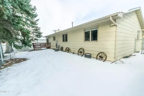 Exterior - 925 E Capitol Ave, Bismarck, ND 58501 photo 5 of 5