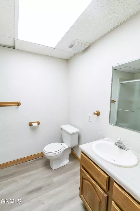 Bath - 925 E Capitol Ave, Bismarck, ND 58501 photo 4 of 4