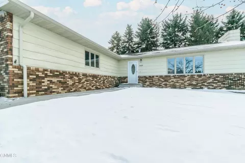 925 E Capitol Ave, Bismarck, ND 58501