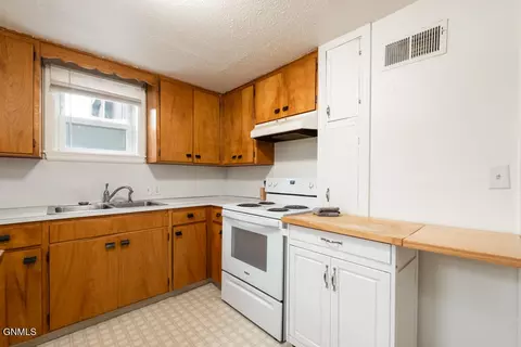 Kitchen - 1001 E D Ave, Bismarck, ND 58501 photo 2 of 6