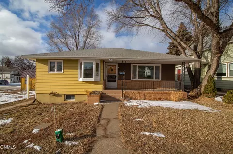503 1st Ave NW, Mandan, ND 58554