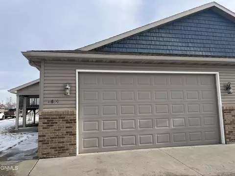 2654 Dakota Blvd, Dickinson, ND 58601
