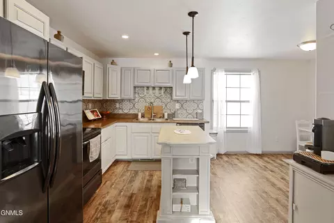 Kitchen - 14759 Lambert St, Williston, ND 58801 photo 3 of 4
