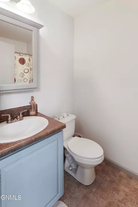 Bath - 14759 Lambert St, Williston, ND 58801 photo 5 of 6