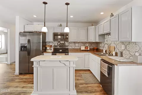Kitchen - 14759 Lambert St, Williston, ND 58801 photo 1 of 4