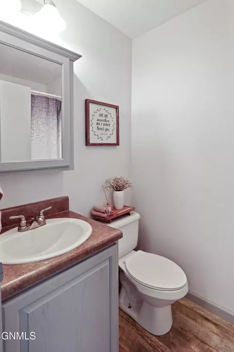 Bath - 14759 Lambert St, Williston, ND 58801 photo 1 of 6