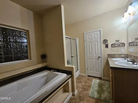 2609 11th Ave W, Williston, ND 58801 photo 33