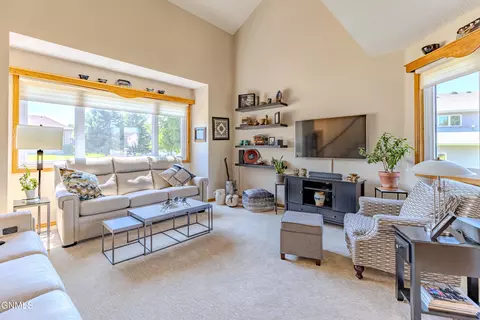 1626 Canyon Dr, Bismarck, ND 58503