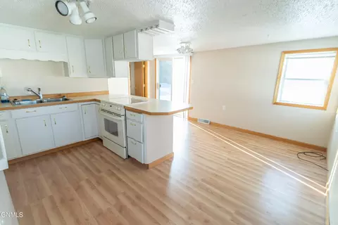 121 9th Ave SE, Mandan, ND 58554 photo 15