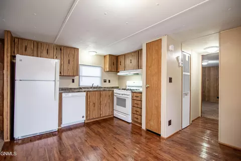 1208 Frontier Trl S, Mandan, ND 58554 photo 17
