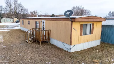 1208 Frontier Trl S, Mandan, ND 58554