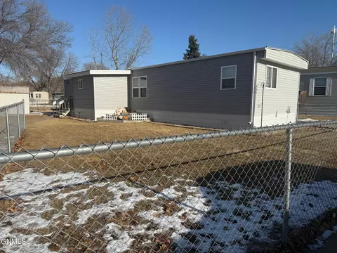 135 Delta Ave, Bismarck, ND 58504