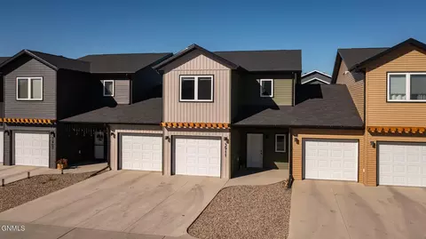 3911 Leighton Dr, Bismarck, ND 58504