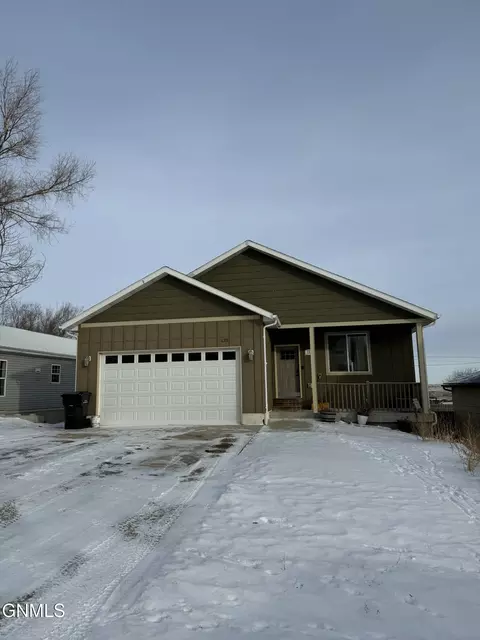 132 2nd St SW, Watford City, ND 58854
