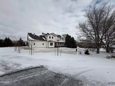 2632 Big Sky Cir, Bismarck, ND 58503