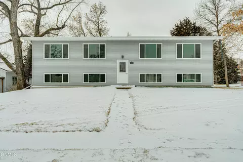 218 Lakota Ave N, Center, ND 58530