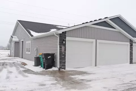 113 Kenner Lp, Bismarck, ND 58504