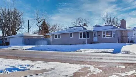 204 11th St E, Williston, ND 58801