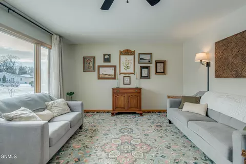 Living - 1902 Assumption Dr, Bismarck, ND 58501 photo 3 of 3