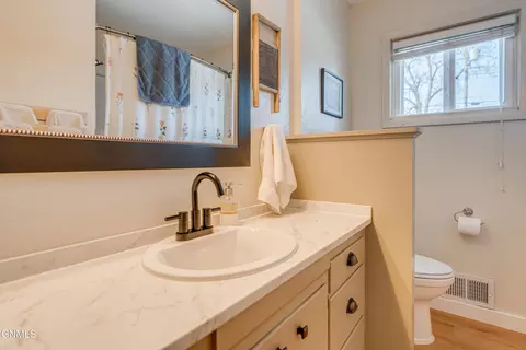 Bath - 1902 Assumption Dr, Bismarck, ND 58501 photo 3 of 9