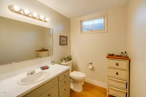 Bath - 1902 Assumption Dr, Bismarck, ND 58501 photo 5 of 9