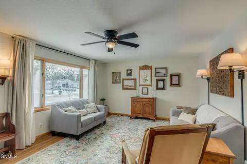 Living - 1902 Assumption Dr, Bismarck, ND 58501 photo 2 of 3