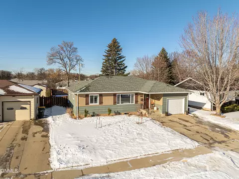 View/Area - 1902 Assumption Dr, Bismarck, ND 58501 photo 1 of 11