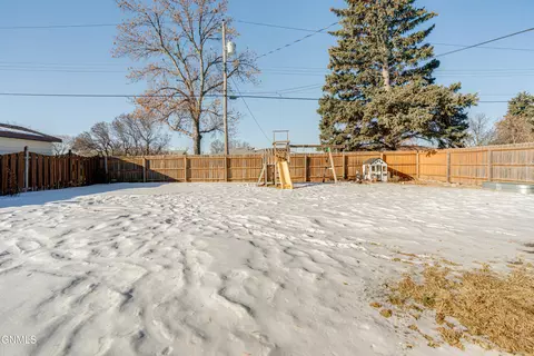 Exterior - 1902 Assumption Dr, Bismarck, ND 58501 photo 6 of 13