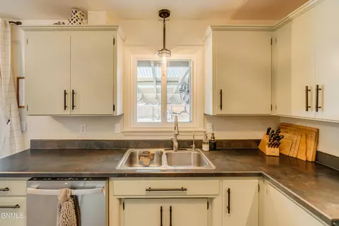Kitchen - 1902 Assumption Dr, Bismarck, ND 58501 photo 5 of 6