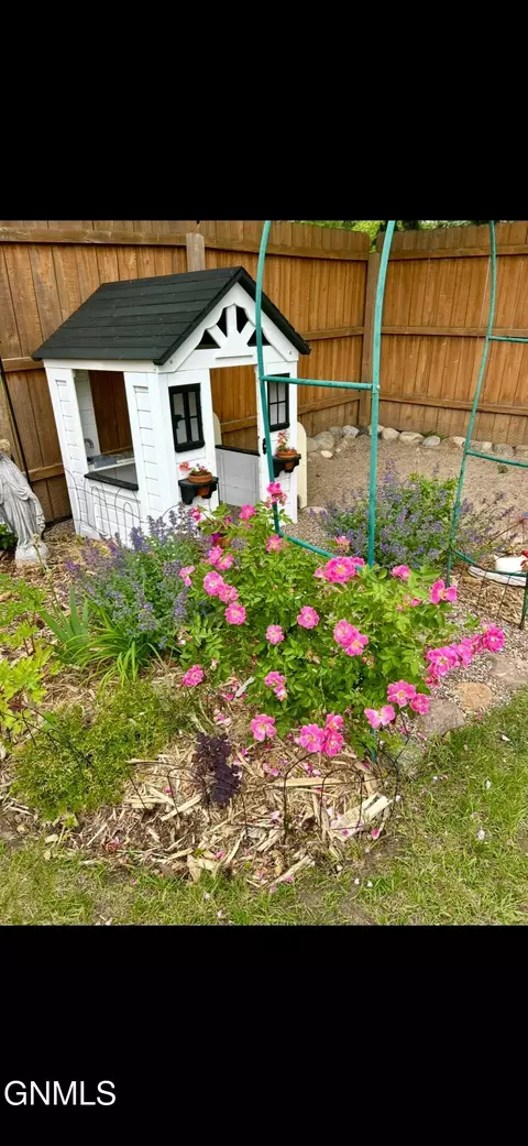 Exterior - 1902 Assumption Dr, Bismarck, ND 58501 photo 7 of 13