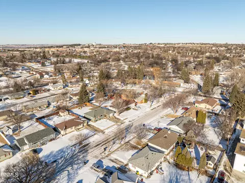 View/Area - 1902 Assumption Dr, Bismarck, ND 58501 photo 5 of 11