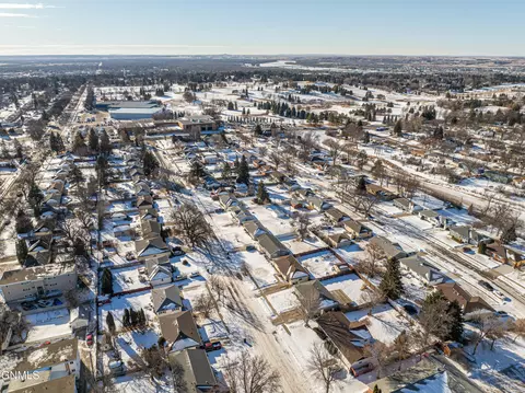 View/Area - 1902 Assumption Dr, Bismarck, ND 58501 photo 6 of 11