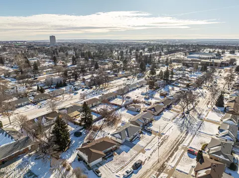 View/Area - 1902 Assumption Dr, Bismarck, ND 58501 photo 8 of 11