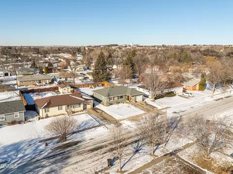 View/Area - 1902 Assumption Dr, Bismarck, ND 58501 photo 4 of 11
