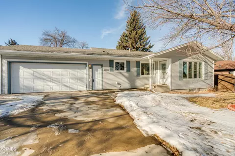 1824 N 20th St, Bismarck, ND 58501