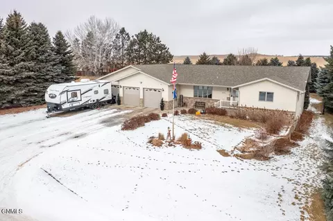 3066 Lakeview Dr, Dickinson, ND 58601