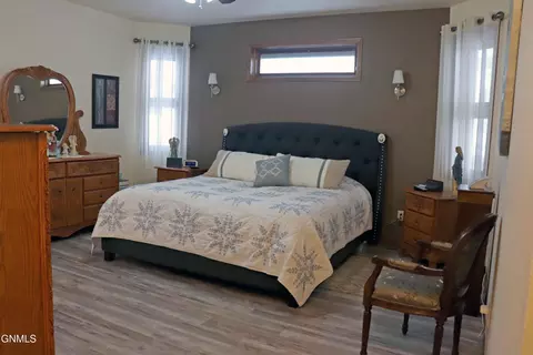 2114 Pebbleview Loop, Bismarck, ND 58503 photo 7