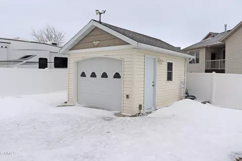 2114 Pebbleview Loop, Bismarck, ND 58503 photo 40