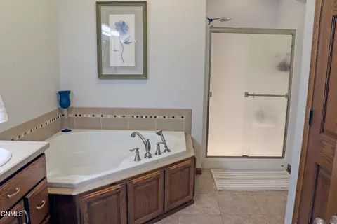 2114 Pebbleview Loop, Bismarck, ND 58503 photo 9