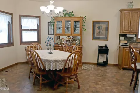 2114 Pebbleview Loop, Bismarck, ND 58503 photo 12