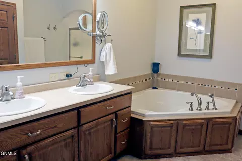 2114 Pebbleview Loop, Bismarck, ND 58503 photo 10