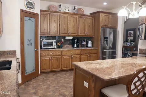 2114 Pebbleview Loop, Bismarck, ND 58503 photo 3