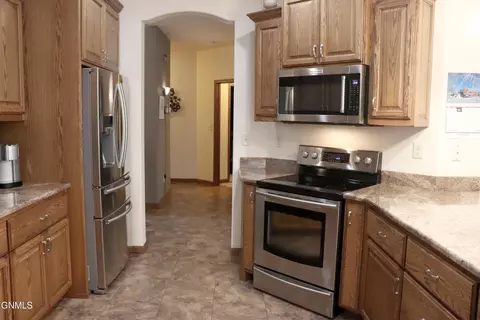 2114 Pebbleview Loop, Bismarck, ND 58503 photo 14