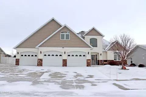 2114 Pebbleview Loop, Bismarck, ND 58503