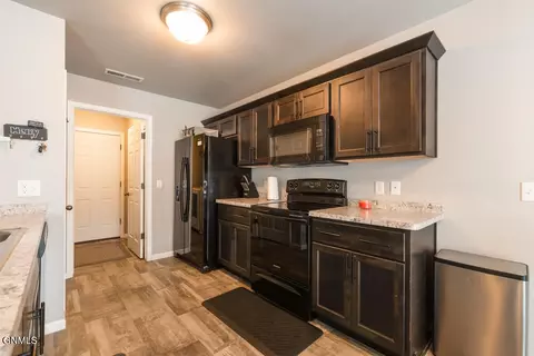 4723 Corvette St NW, Mandan, ND 58554 photo 5