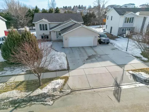 907 Lambton Ave, Bismarck, ND 58503