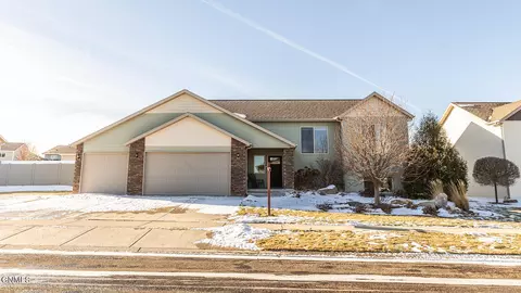 1801 Canyon Rd SW, Mandan, ND 58554