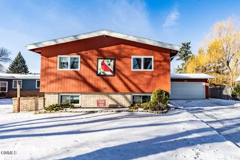 1214 Elm St N, Fargo, ND 58102