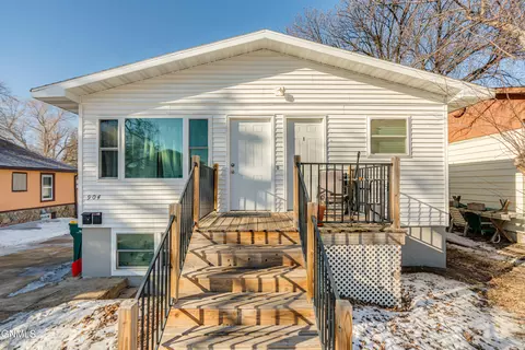 904 13th St, Bismarck, ND 58501