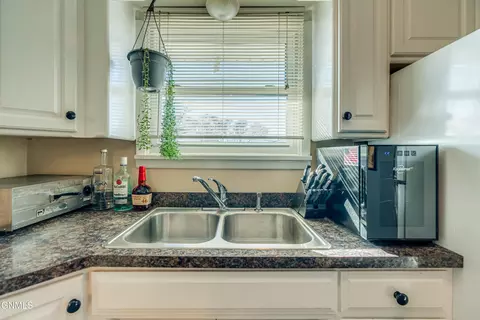 Kitchen - 1405 Monte Dr NW, Mandan, ND 58554 photo 4 of 4